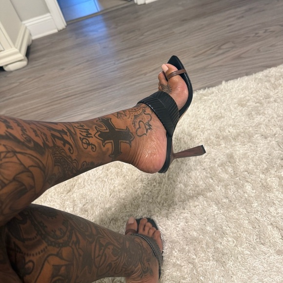 Deltan Women's Kelsea Leather Toe Loop Dress Sandals Black Size 10 M - Picture 8 of 16